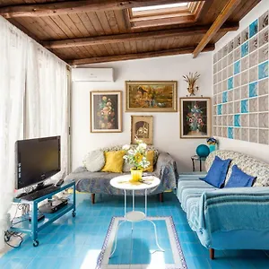 splendida-casa-a-taormina.taorminaitalyhotels.com/